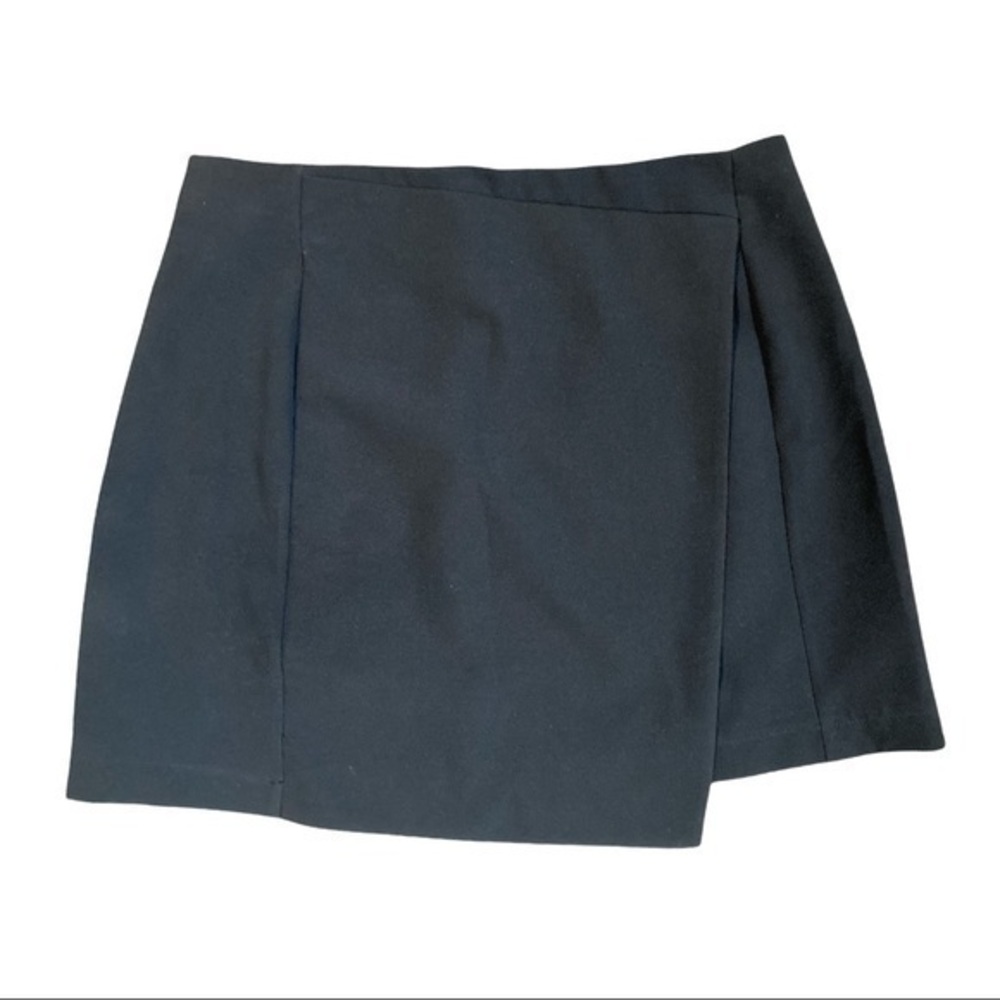 Monteau size Medium black skirt, wraps in front, waist 14.5”, length 15”